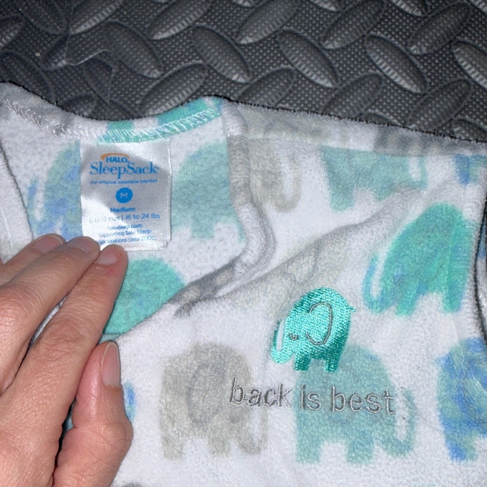 Bundle of 4 sleep sacks 0-12 & 0-9 - Picture 5 of 9